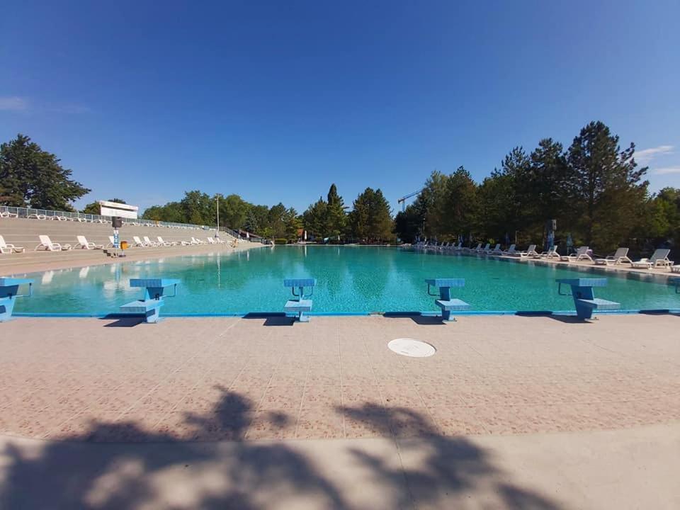 Adica Prenociste Sport Wellness Centar - Bazeni Hostel Ada Exterior photo